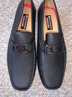 Rocawear Black Men’s Slip-On Loafers with Branded Metal Accent